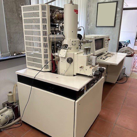 Hitachi S 4500 FE-SEM (Field Emission Scanning Electron Microscope)