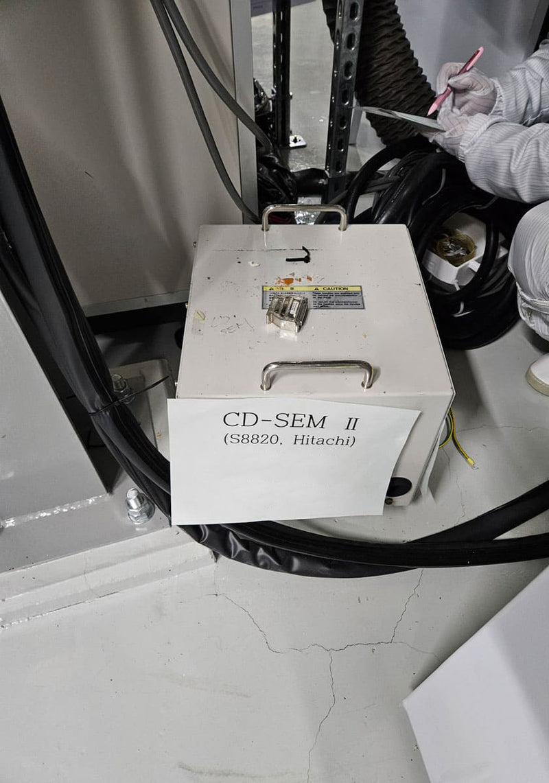 Hitachi S 8820 CD-SEM (Critical Dimension Scanning Electron Microscope)