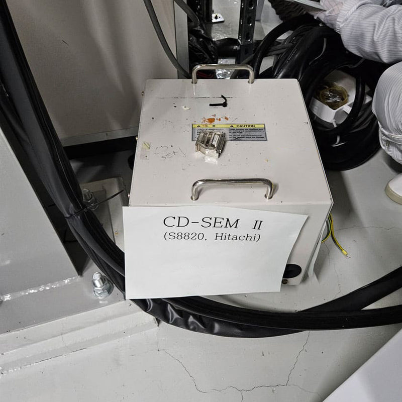 Hitachi S 8820 CD-SEM (Critical Dimension Scanning Electron Microscope)