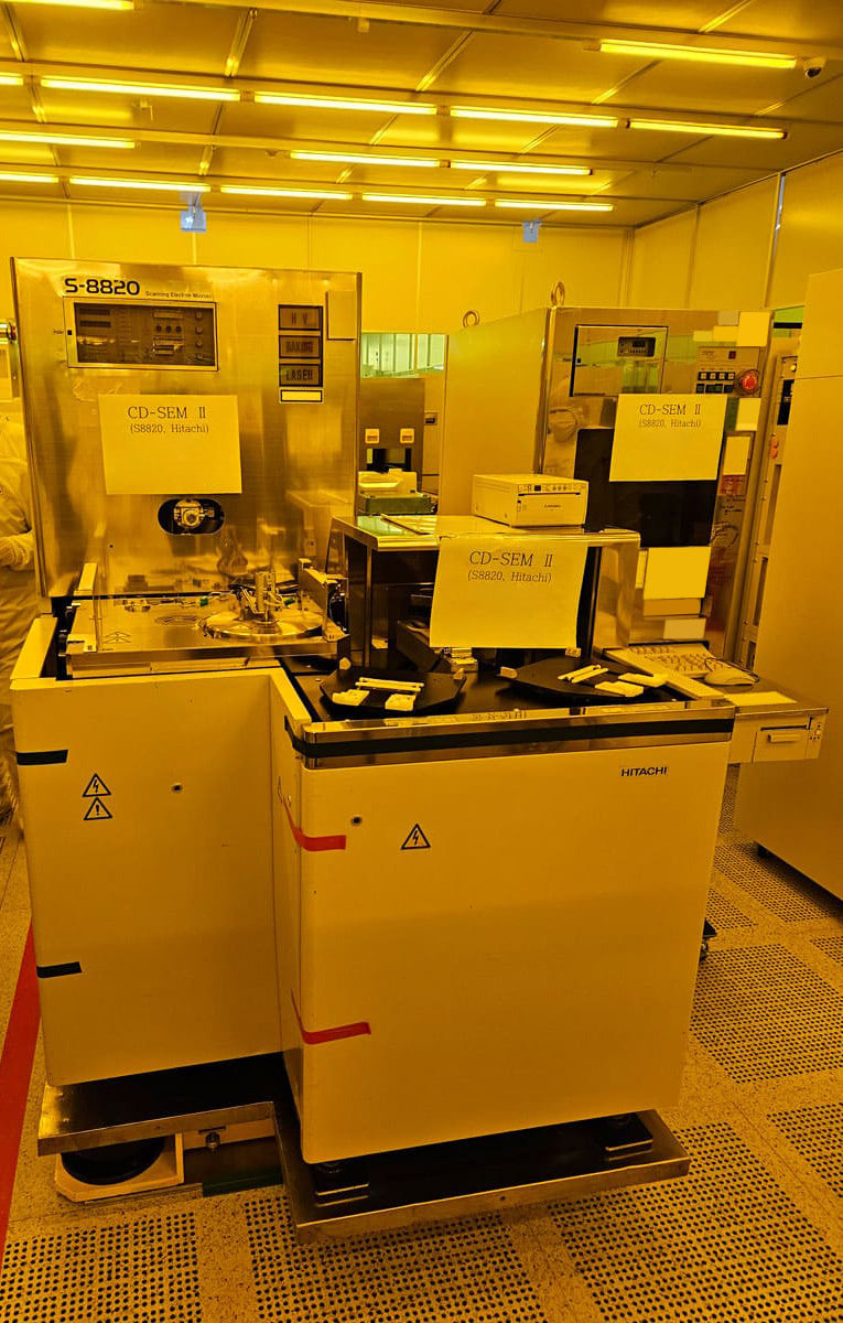 Hitachi S 8820 CD-SEM (Critical Dimension Scanning Electron Microscope)