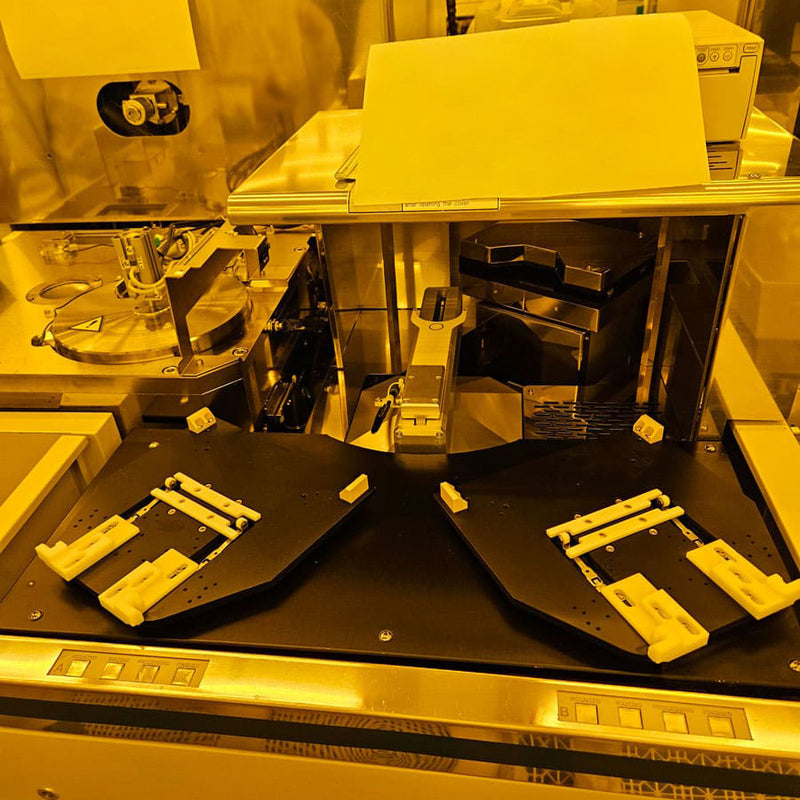 Hitachi S 8820 CD-SEM (Critical Dimension Scanning Electron Microscope)