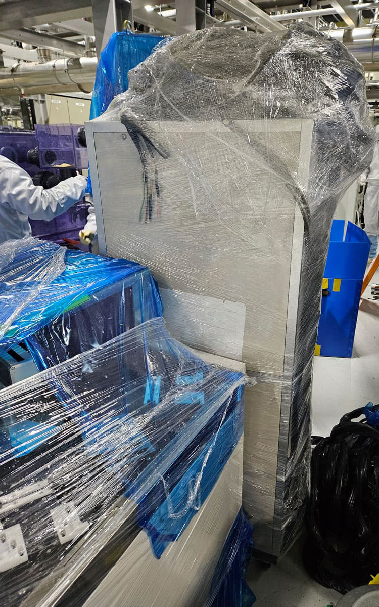 Hitachi S 8820 CD-SEM (Critical Dimension Scanning Electron Microscope)