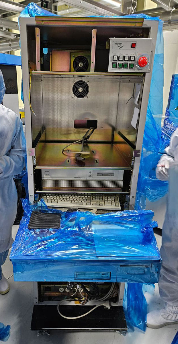 Hitachi S 8820 CD-SEM (Critical Dimension Scanning Electron Microscope)