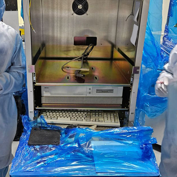 Hitachi S 8820 CD-SEM (Critical Dimension Scanning Electron Microscope)