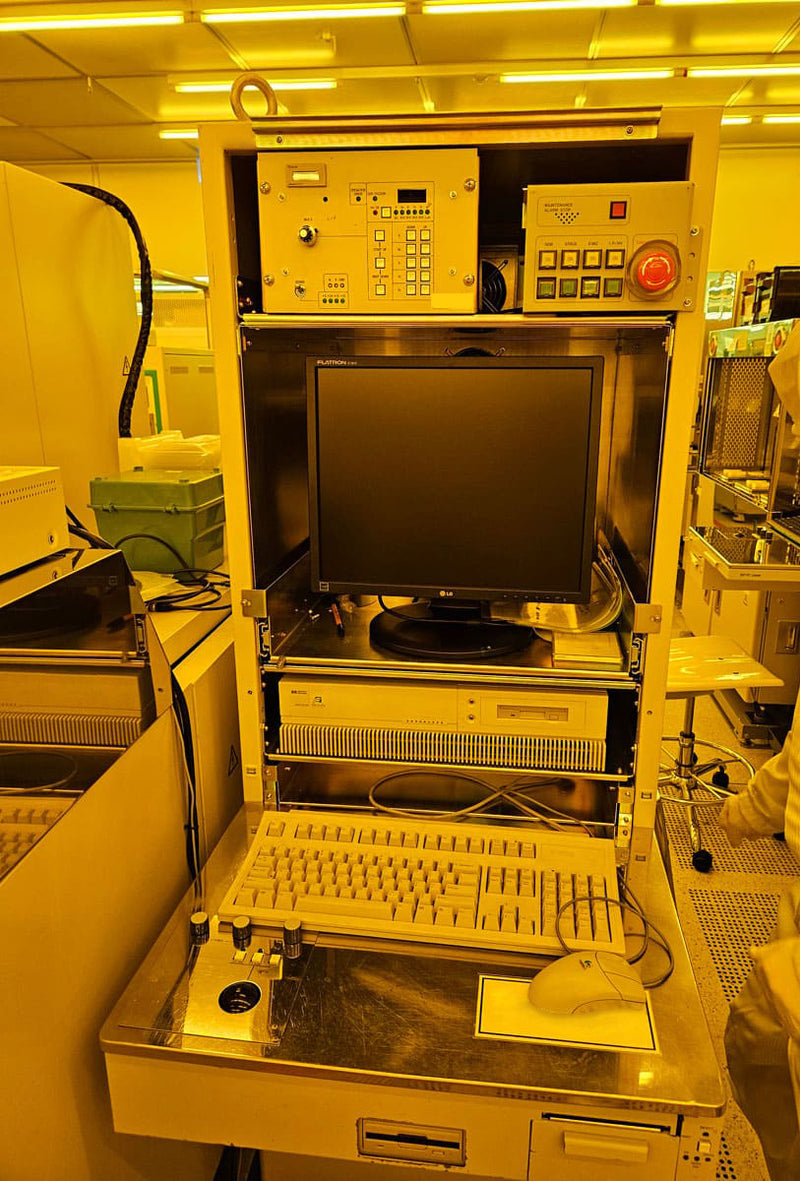 Hitachi S 8820 CD-SEM (Critical Dimension Scanning Electron Microscope)