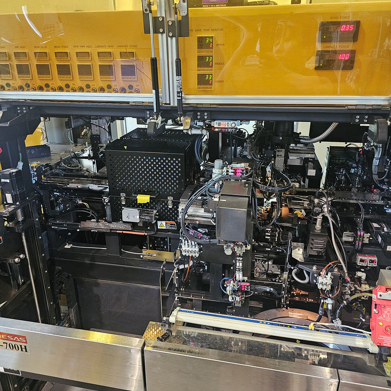 Hitachi CM 700 H Die Bonder