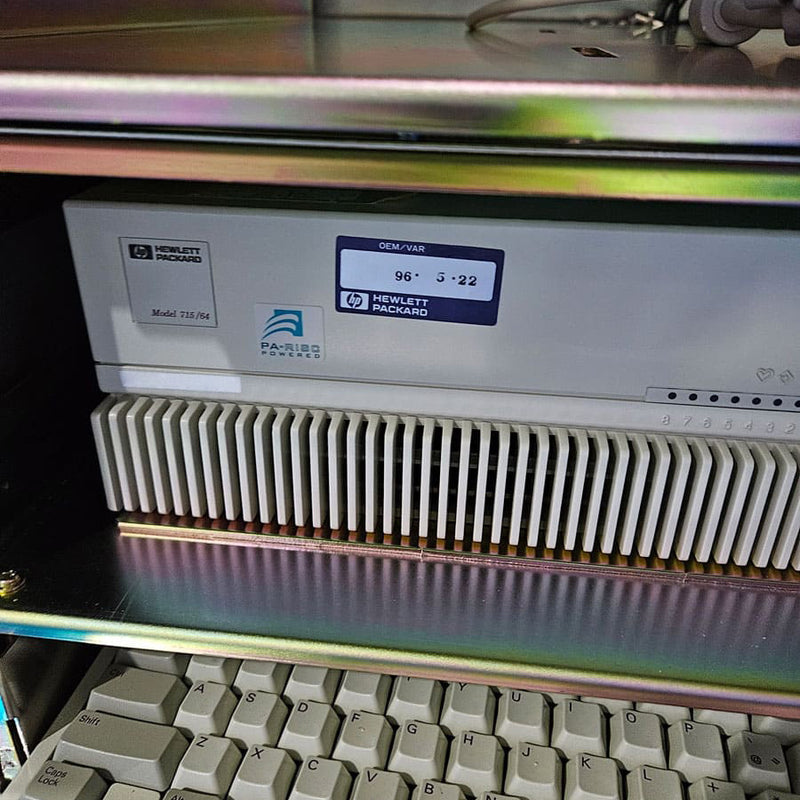 Hitachi S 8820 CD-SEM (Critical Dimension Scanning Electron Microscope)