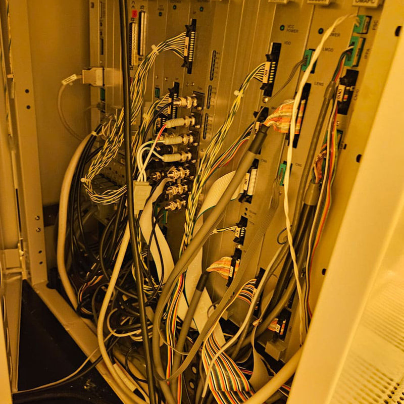 Hitachi S 8820 CD-SEM (Critical Dimension Scanning Electron Microscope)