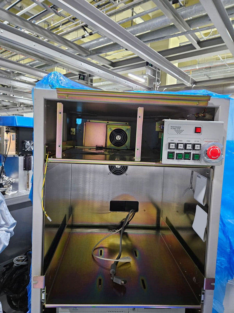 Hitachi S 8820 CD-SEM (Critical Dimension Scanning Electron Microscope)