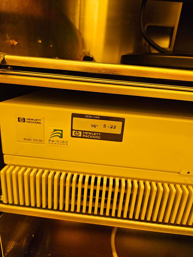 Hitachi S 8820 CD-SEM (Critical Dimension Scanning Electron Microscope)