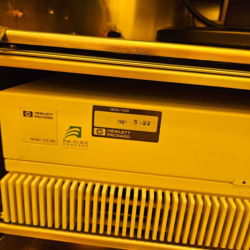 Hitachi S 8820 CD-SEM (Critical Dimension Scanning Electron Microscope)