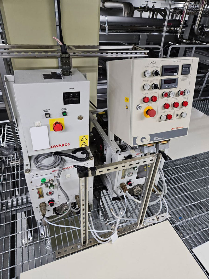 Hitachi S 8820 CD-SEM (Critical Dimension Scanning Electron Microscope)