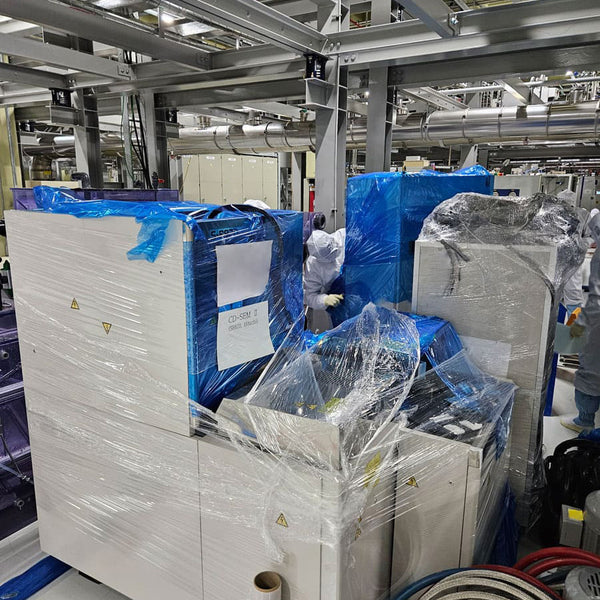 Hitachi S 8820 CD-SEM (Critical Dimension Scanning Electron Microscope)