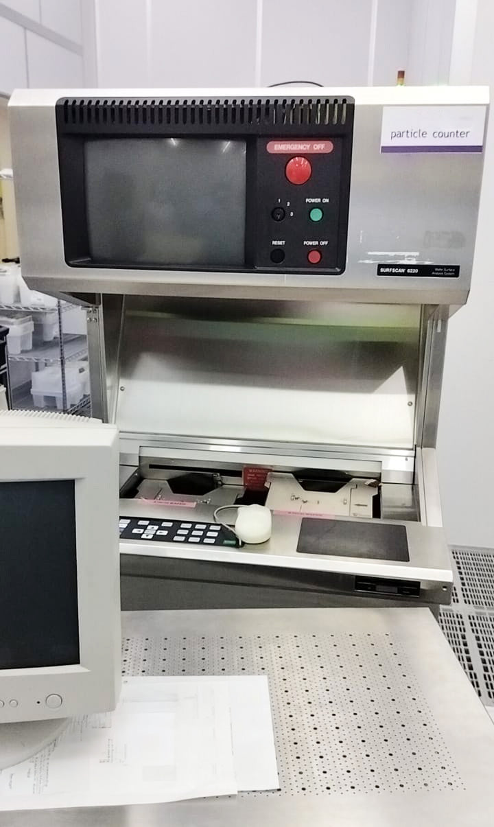 KLA Surfscan 6220 Particle Defect System