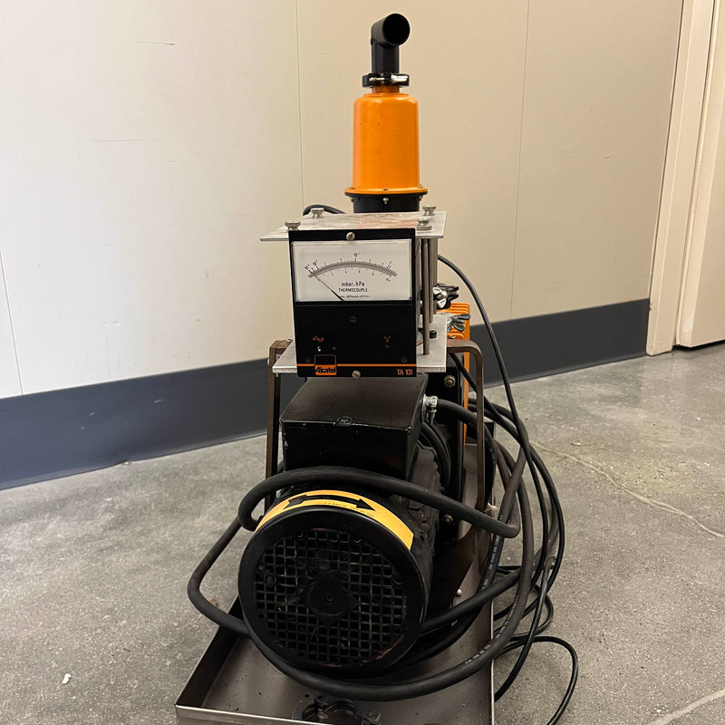 Pfeiffer / Alcatel 2033 Rotary Vane Pump