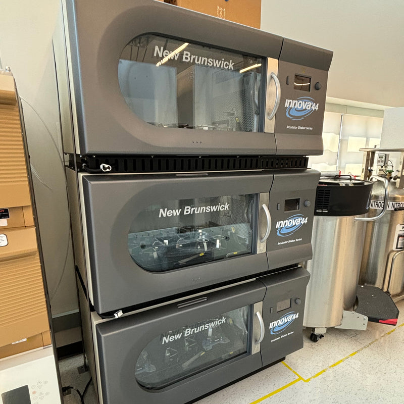 New Brunswick Scientific Innova 44 Shaker Incubator