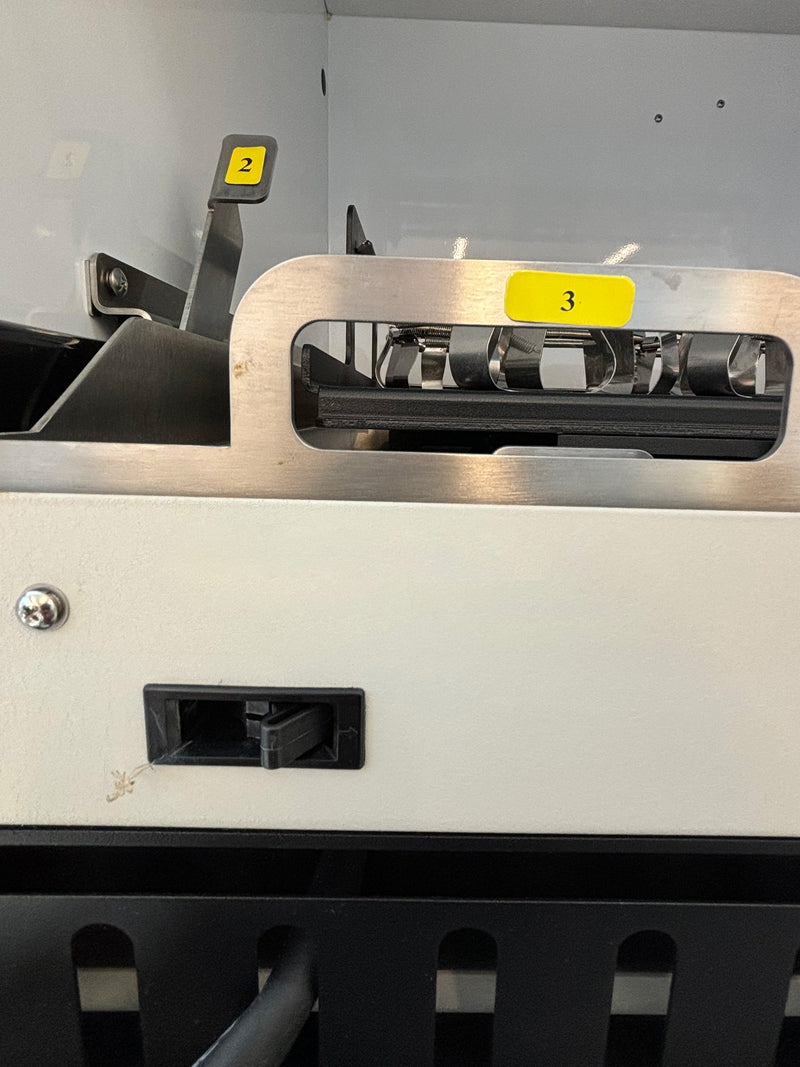 New Brunswick Scientific Innova 44 Shaker Incubator