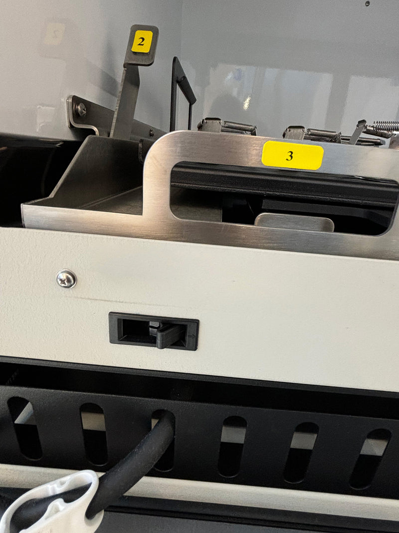 New Brunswick Scientific Innova 44 Shaker Incubator