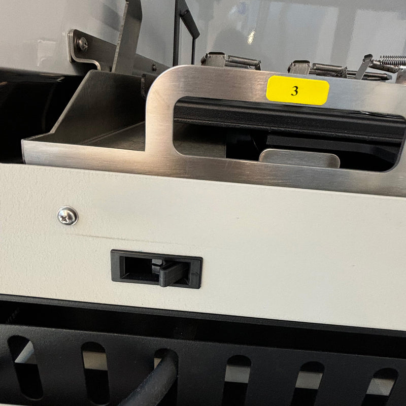 New Brunswick Scientific Innova 44 Shaker Incubator