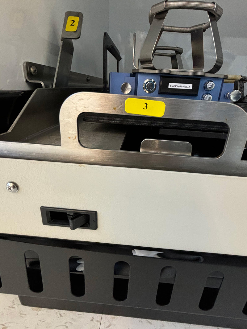 New Brunswick Scientific Innova 44 Shaker Incubator