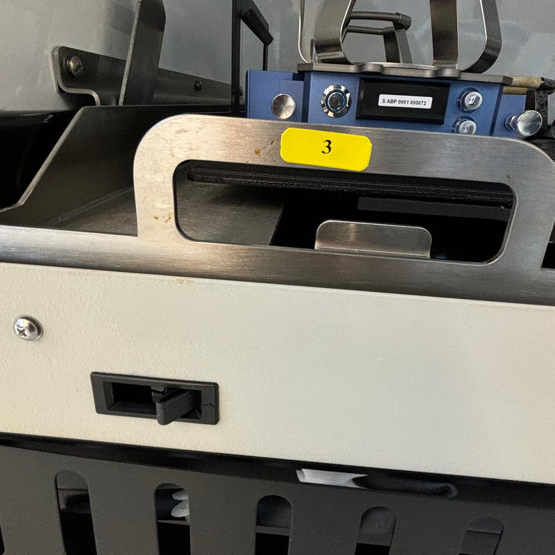 New Brunswick Scientific Innova 44 Shaker Incubator