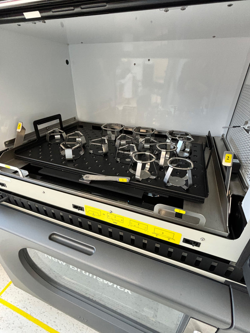 New Brunswick Scientific Innova 44 Shaker Incubator