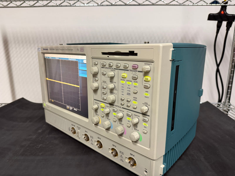 Tektronix TDS 5104 B Oscilloscope
