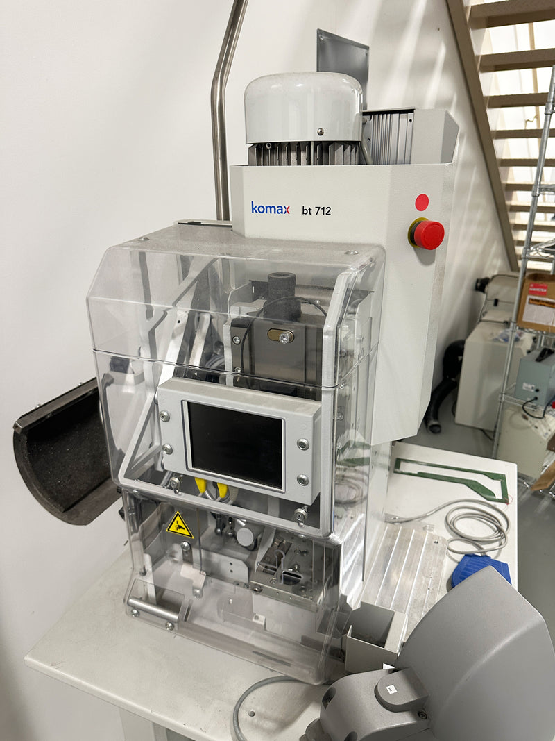 Komax BT 712 Benchtop Press