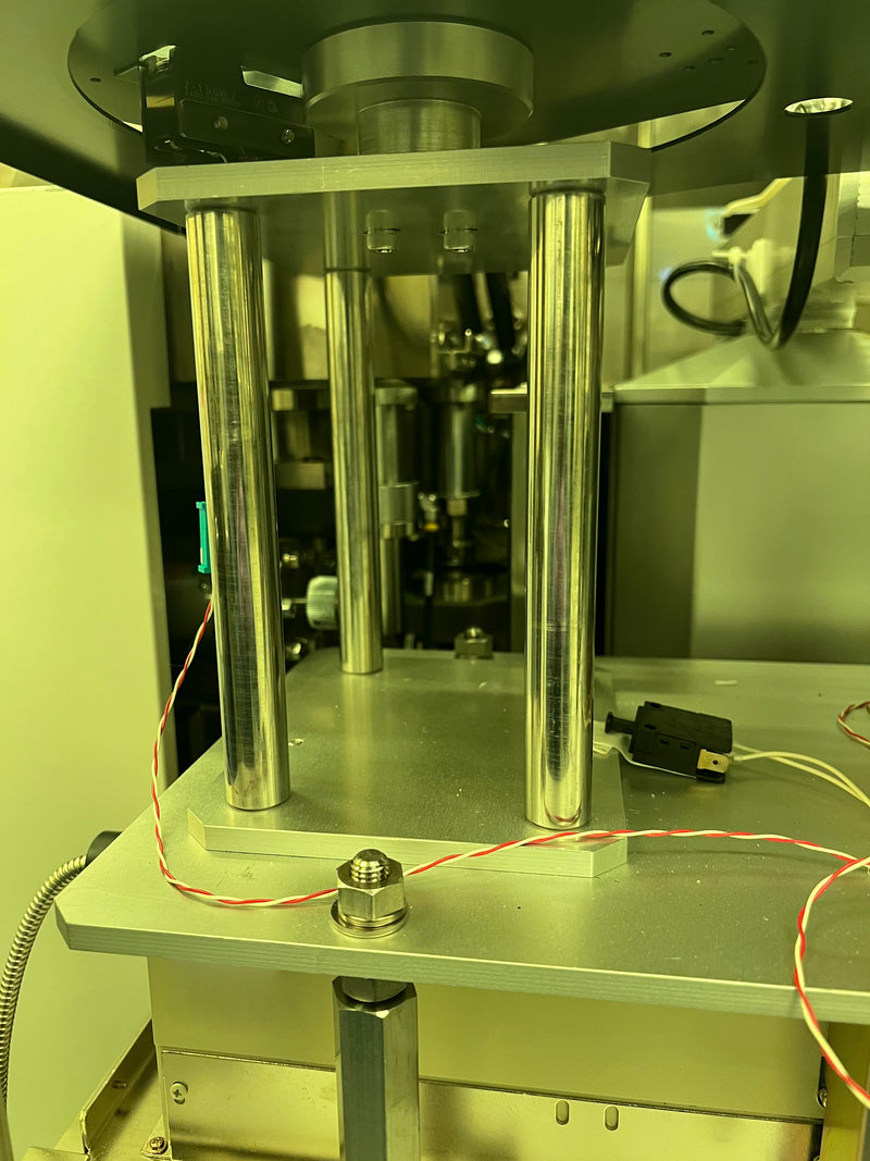 Hitachi S 8800 CD-SEM (Critical Dimension Scanning Electron Microscope)