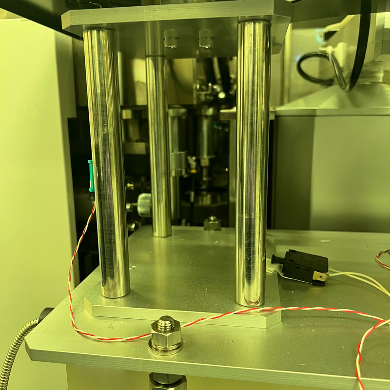 Hitachi S 8800 CD-SEM (Critical Dimension Scanning Electron Microscope)