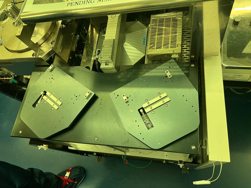 Hitachi S 8800 CD-SEM (Critical Dimension Scanning Electron Microscope)