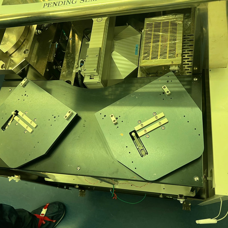 Hitachi S 8800 CD-SEM (Critical Dimension Scanning Electron Microscope)