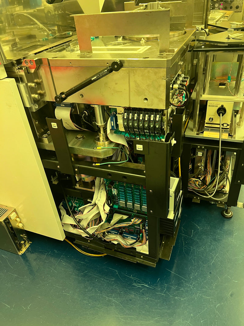 Hitachi S 8800 CD-SEM (Critical Dimension Scanning Electron Microscope)