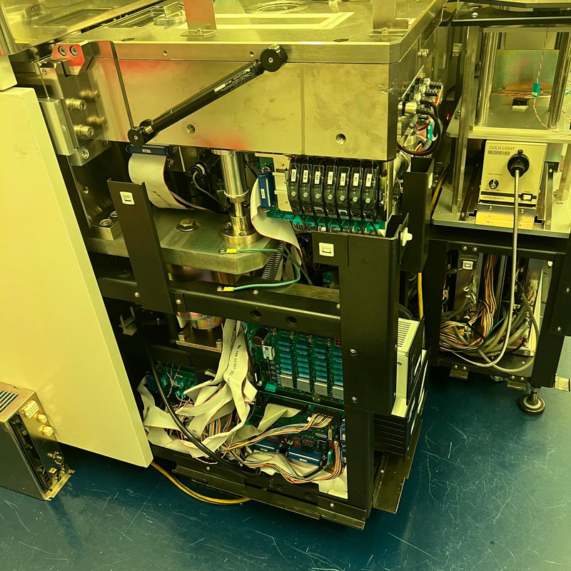 Hitachi S 8800 CD-SEM (Critical Dimension Scanning Electron Microscope)