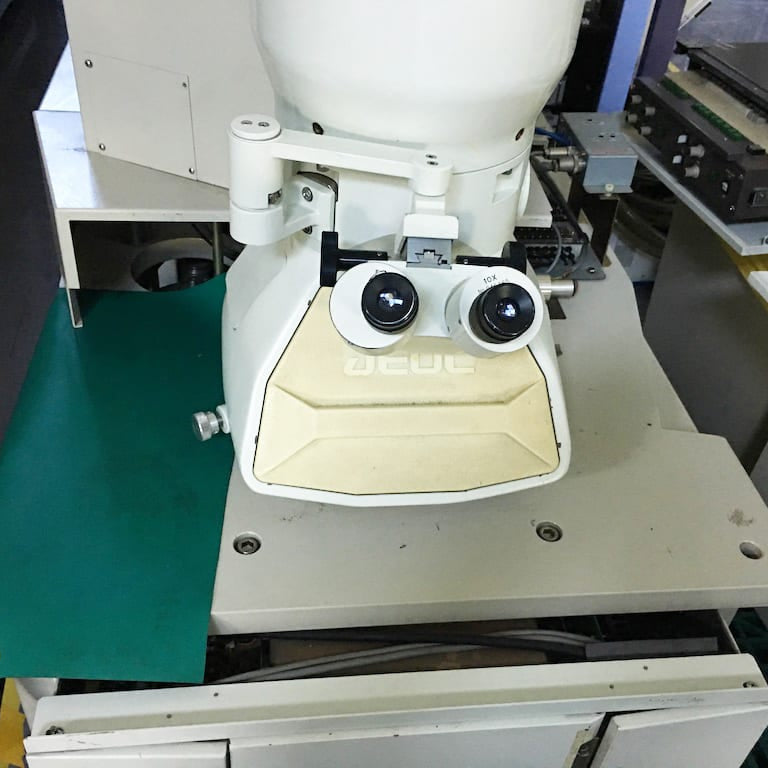 Jeol JEM 2010 UHR TEM (Transmission Electron Microscope)
