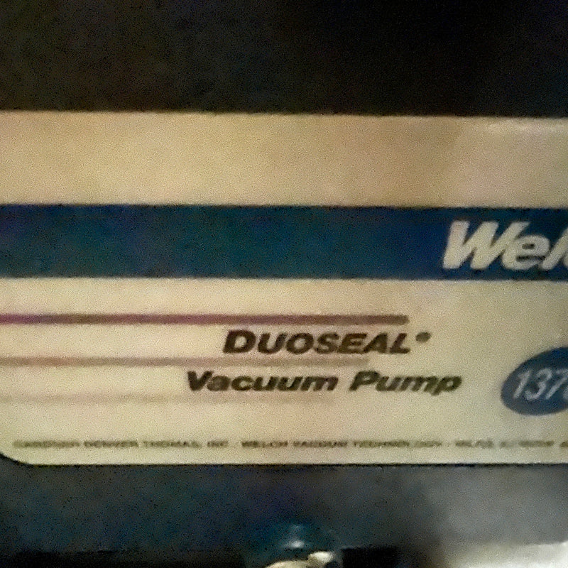 Welch DuoSeal 1376 B 01 Vacuum Pump