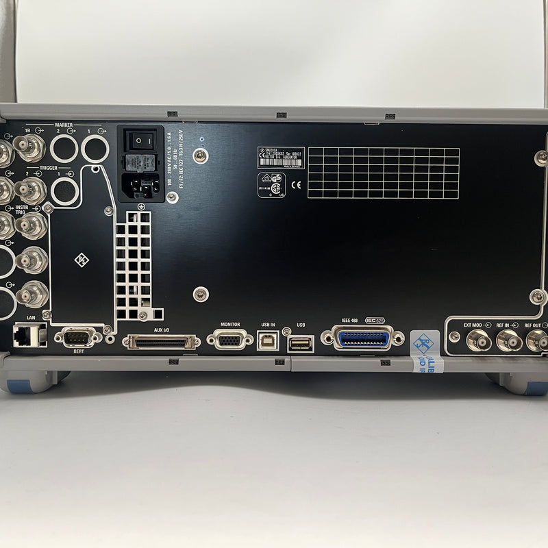 Rohde & Schwarz SMU 200 A Vector Signal Generator