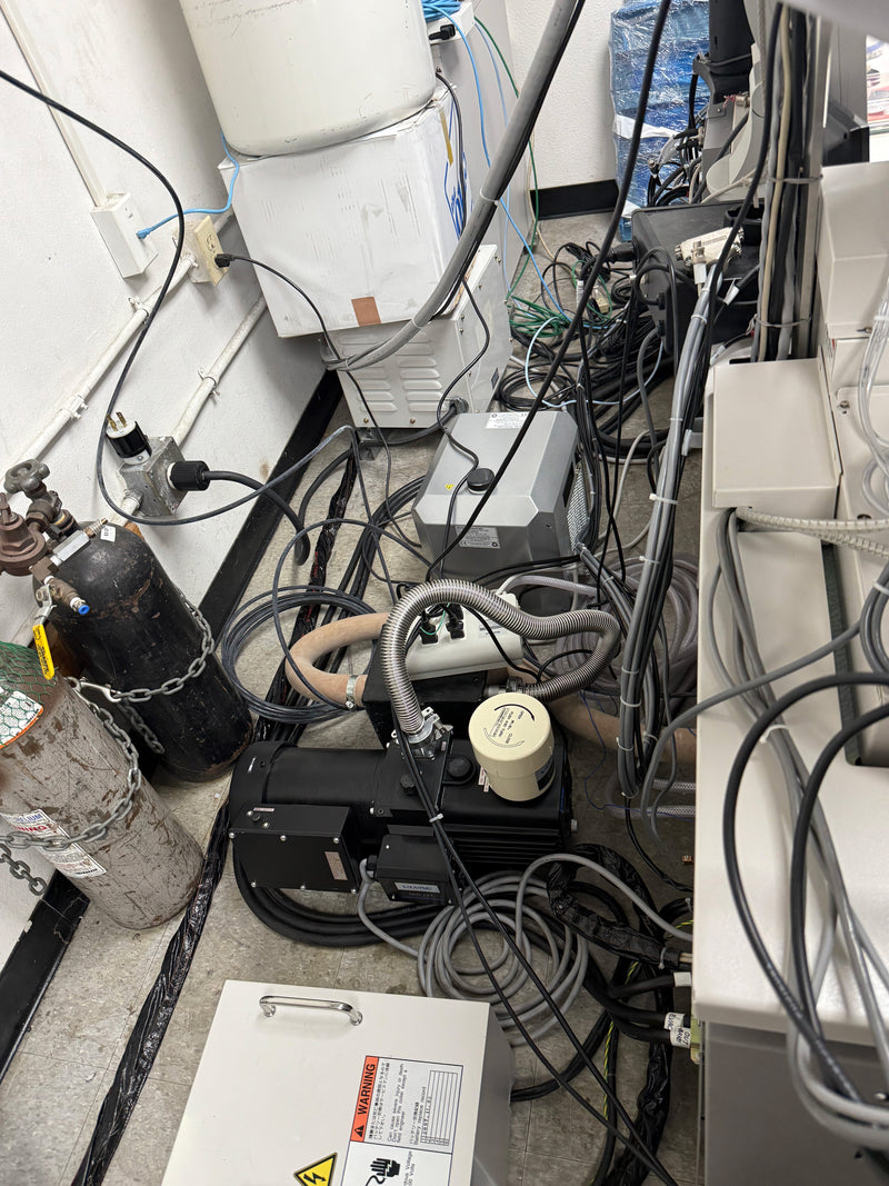 Hitachi SU 70 SEM (Scanning Electron Microscope)