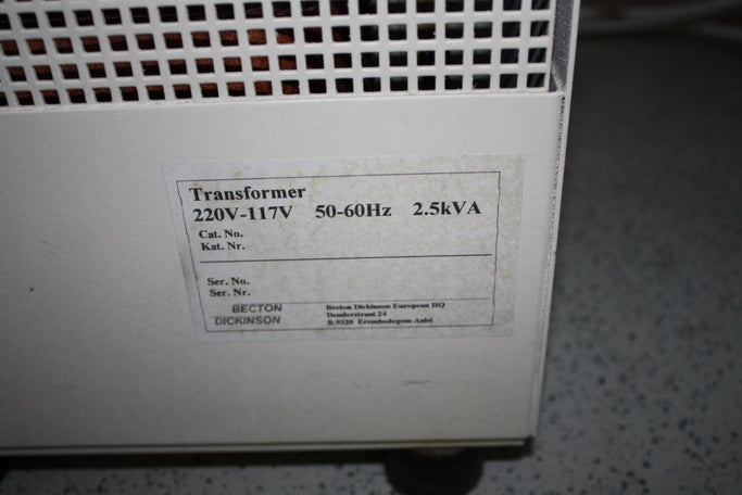 Becton Dickinson FACSCalibur Flow Cytometer