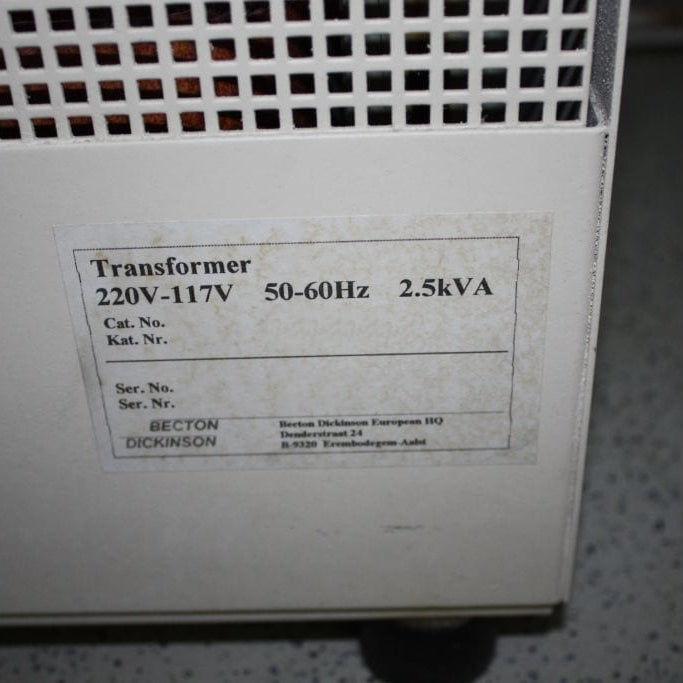 Becton Dickinson FACSCalibur Flow Cytometer