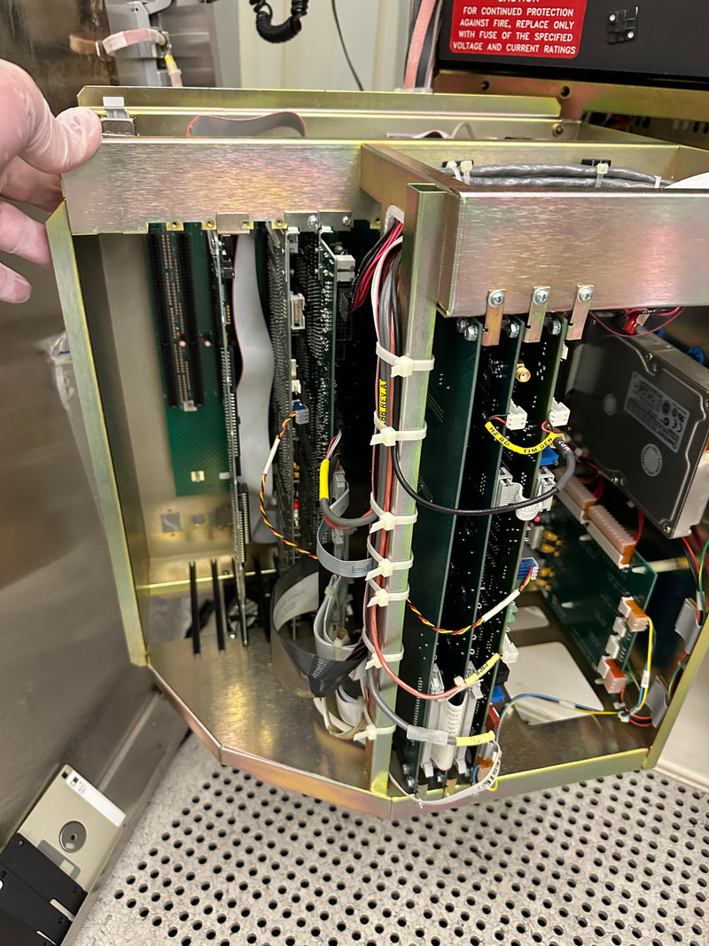 KLA Surfscan 6420 Particle Defect System