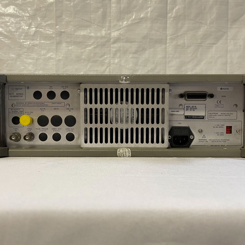 Keysight / Agilent 83711 B Synthesized CW Generator
