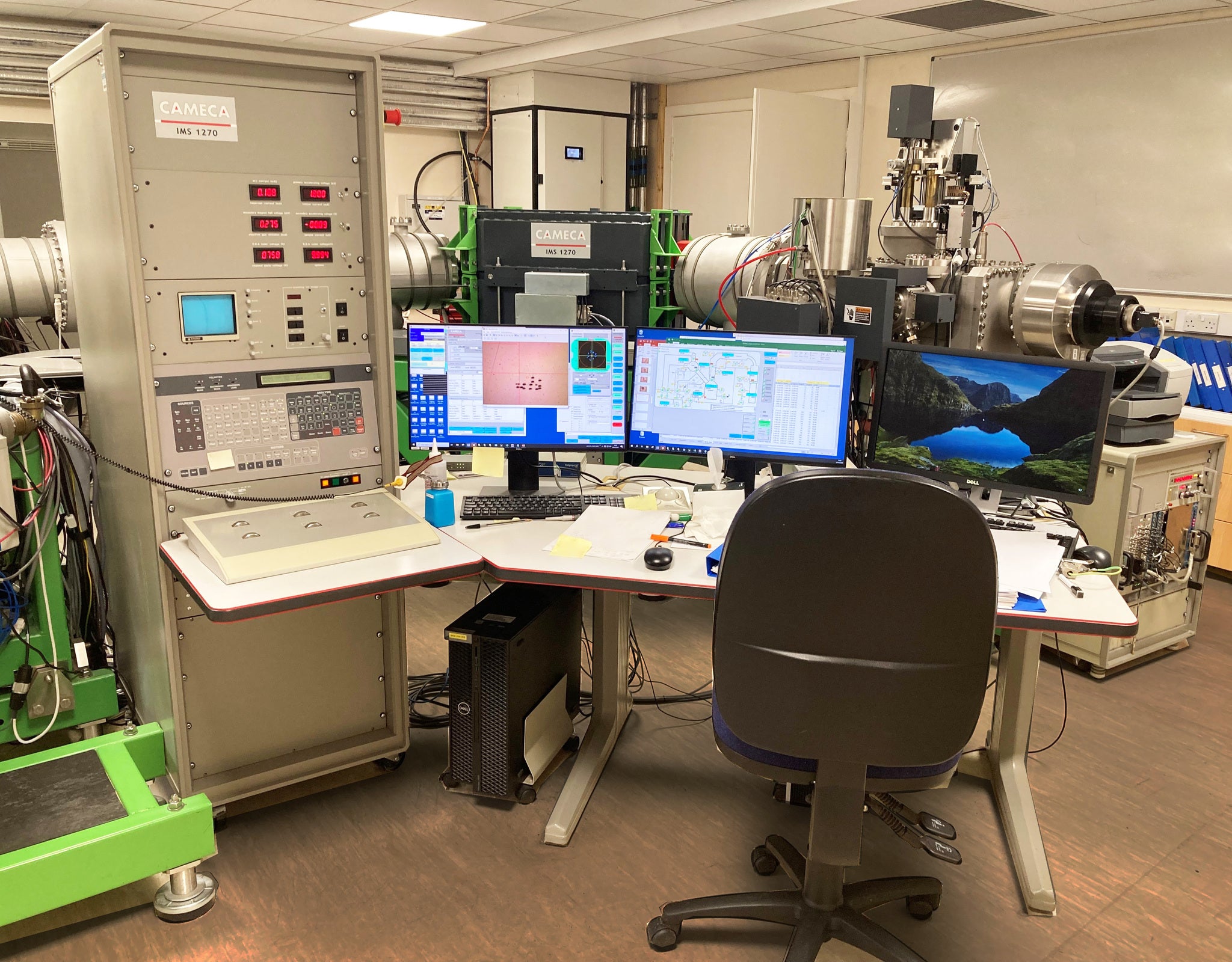 Cameca IMS 1270 SIMS (Secondary Ion Mass Spectrometer) – Bridge