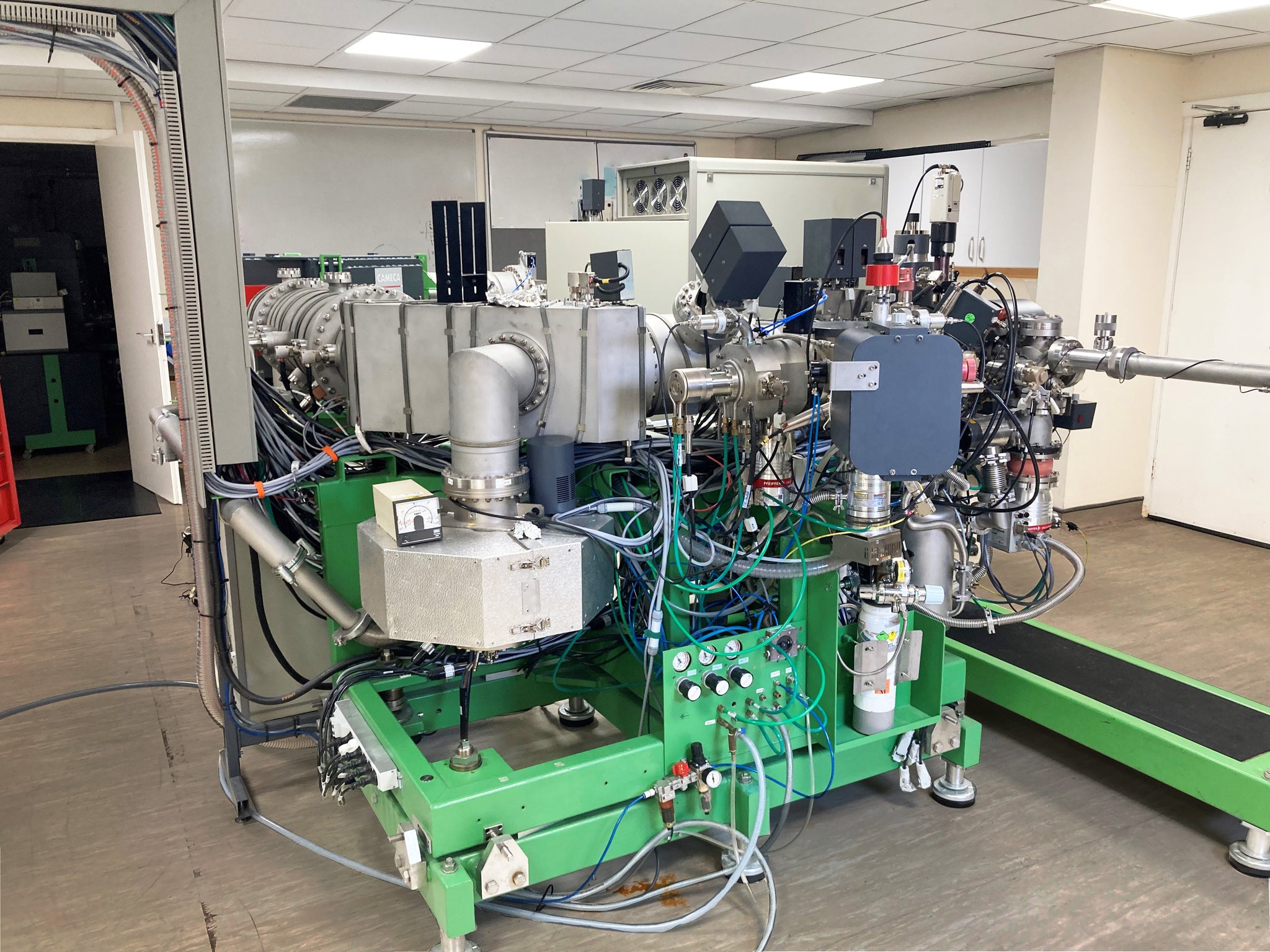 iamssgwページ Cameca IMS 1270 SIMS (Secondary Ion Mass Spectrometer) – Bridge