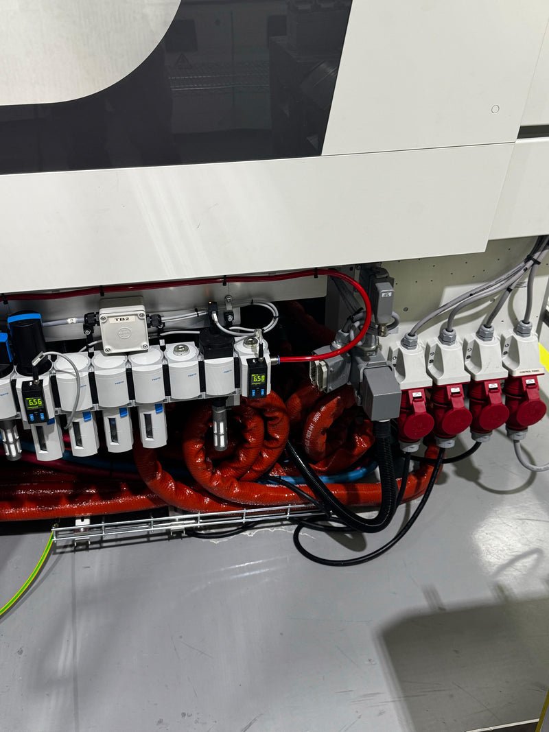 Engel e Victory 310 H / 160 Injection Molding Machine