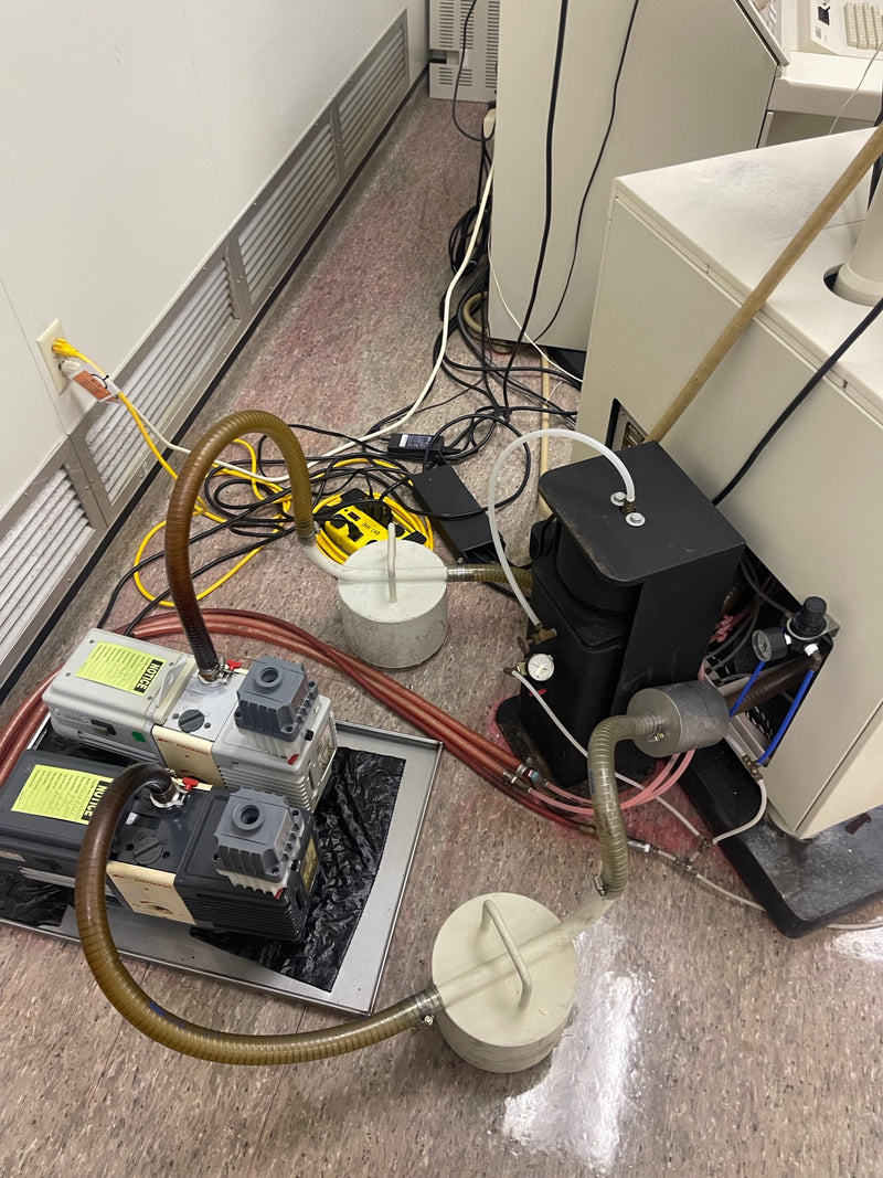 Amray 3200 S SEM (Scanning Electron Microscope)