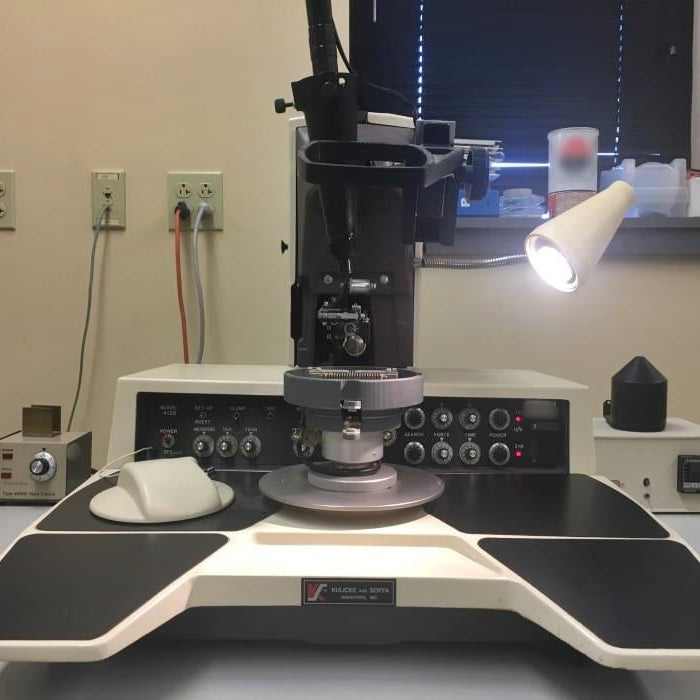 K&S 4129 Manual Wedge Bonder
