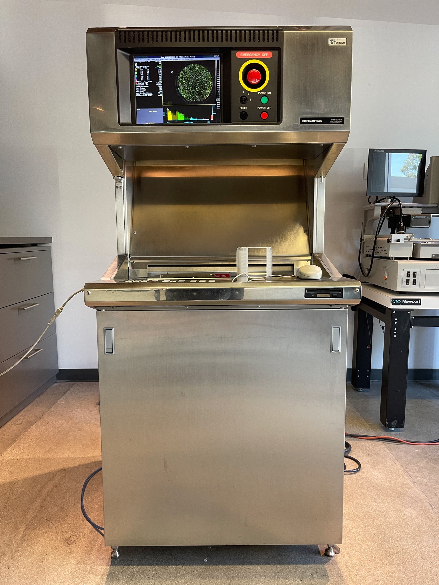 KLA Surfscan 6220 Particle Defect System – Bridge Tronic Global