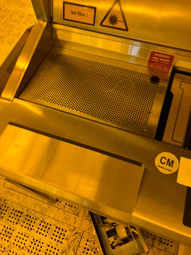 KLA Surfscan 6420 Particle Defect System