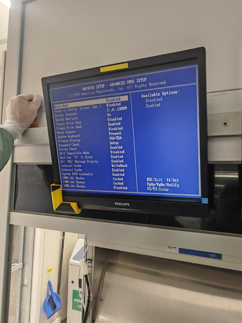 KLA Surfscan 6220 Particle Defect System